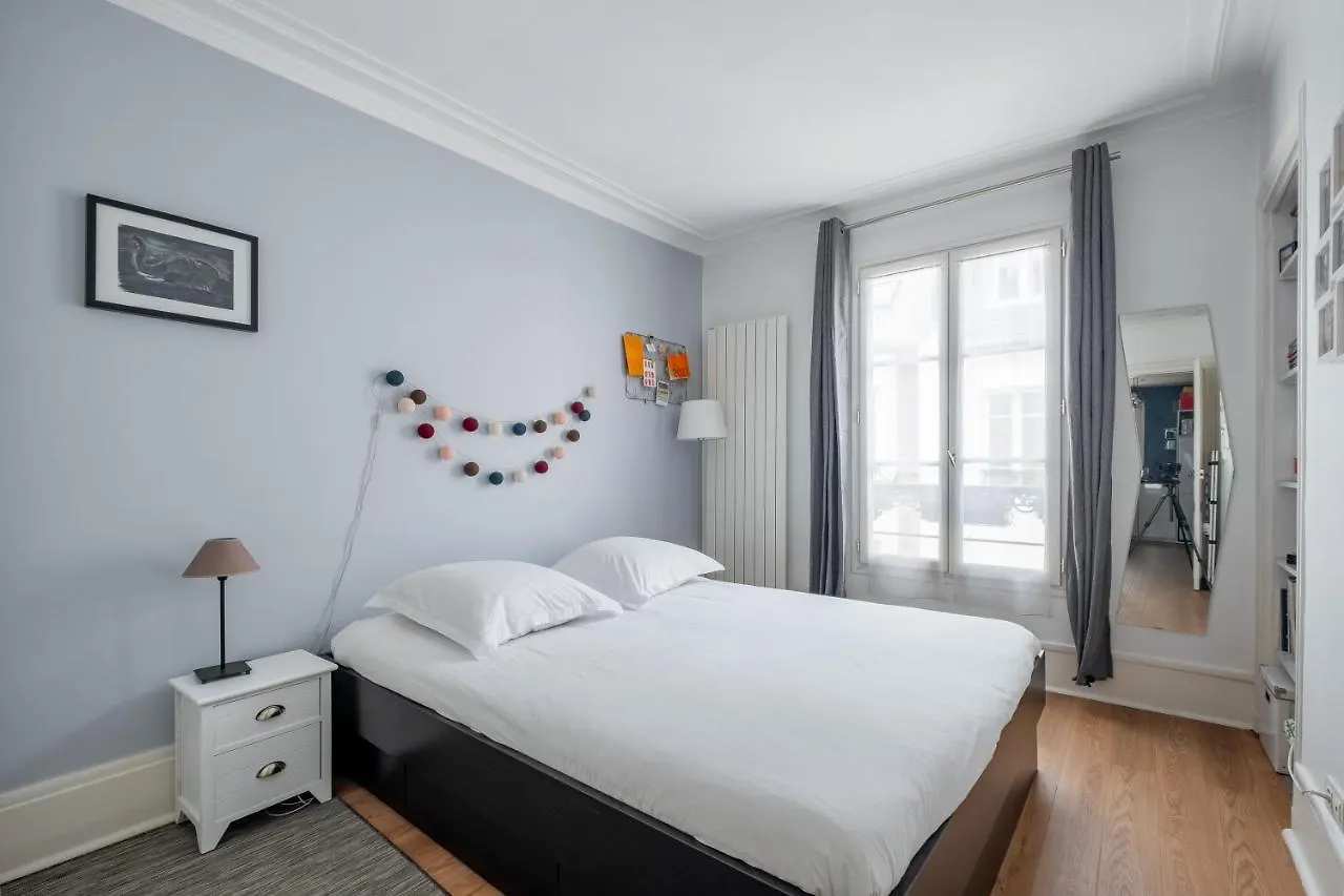 Veeve - Batignolles Blues Apartment Paris France